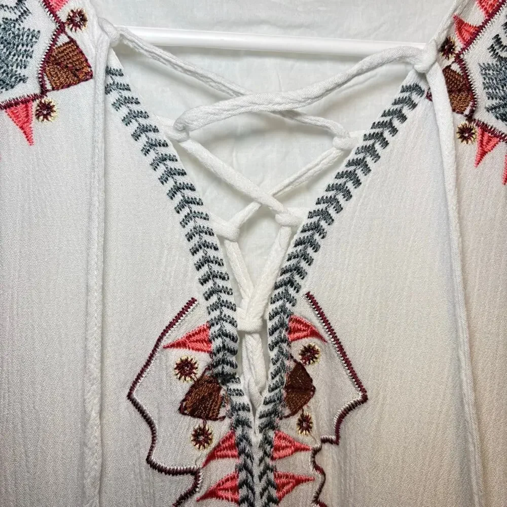 Women's Lulus White Boho Peasant Floral Embroidered Bell Sleeve Tunic Top S - Picture 2 of 7